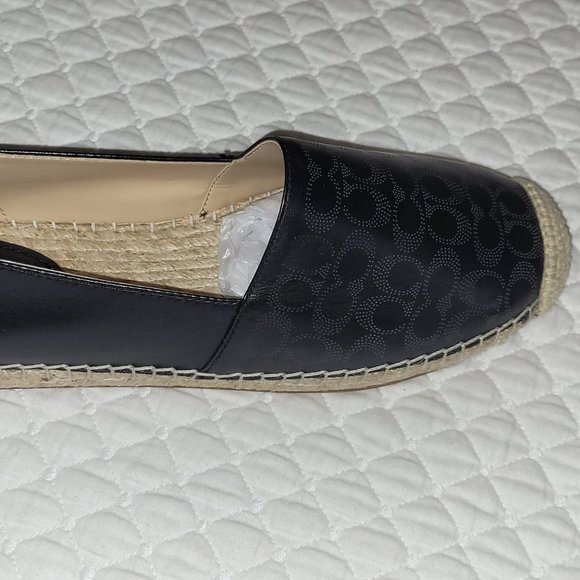 Shoes - Picture 3 of 4